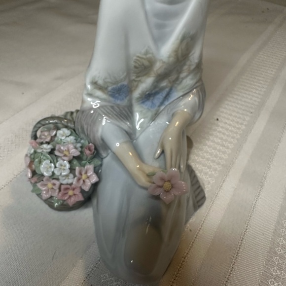 Iladro Girl Kneeling Next to Flower Basket - Picture 4 of 12